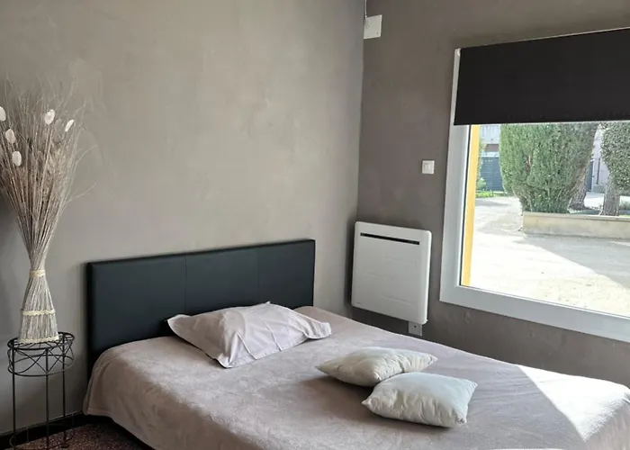 Location Appartement 1 Chambre Et Dependance En Supplement Voir Infos Importantes Dans Un Mas Provencal Au Coeur Du Luberon