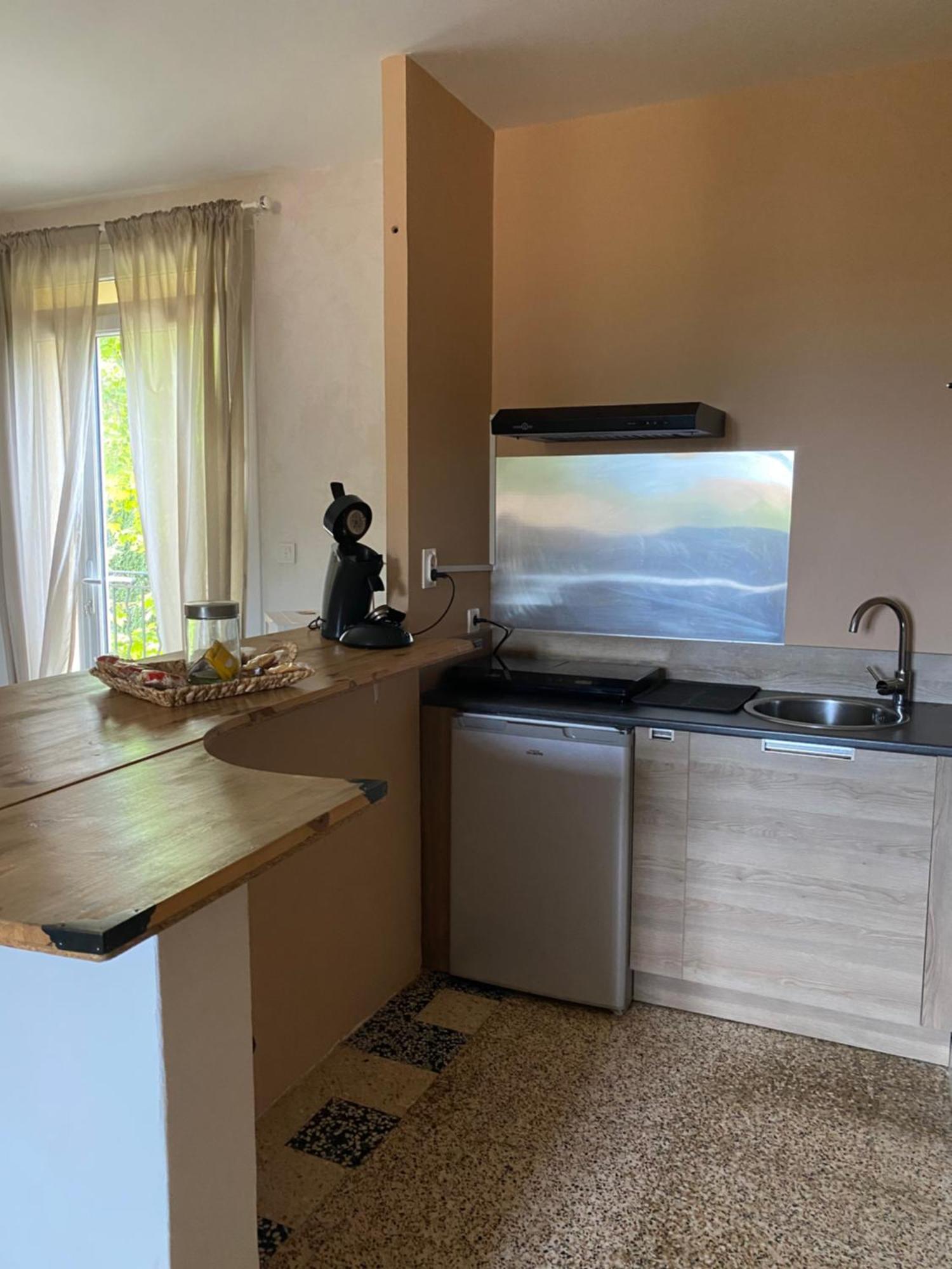 Apartment Location 1 Et Dependance En Supplement Infos Importantes Dans Un Mas Provencal Au Coeur Du Luberon